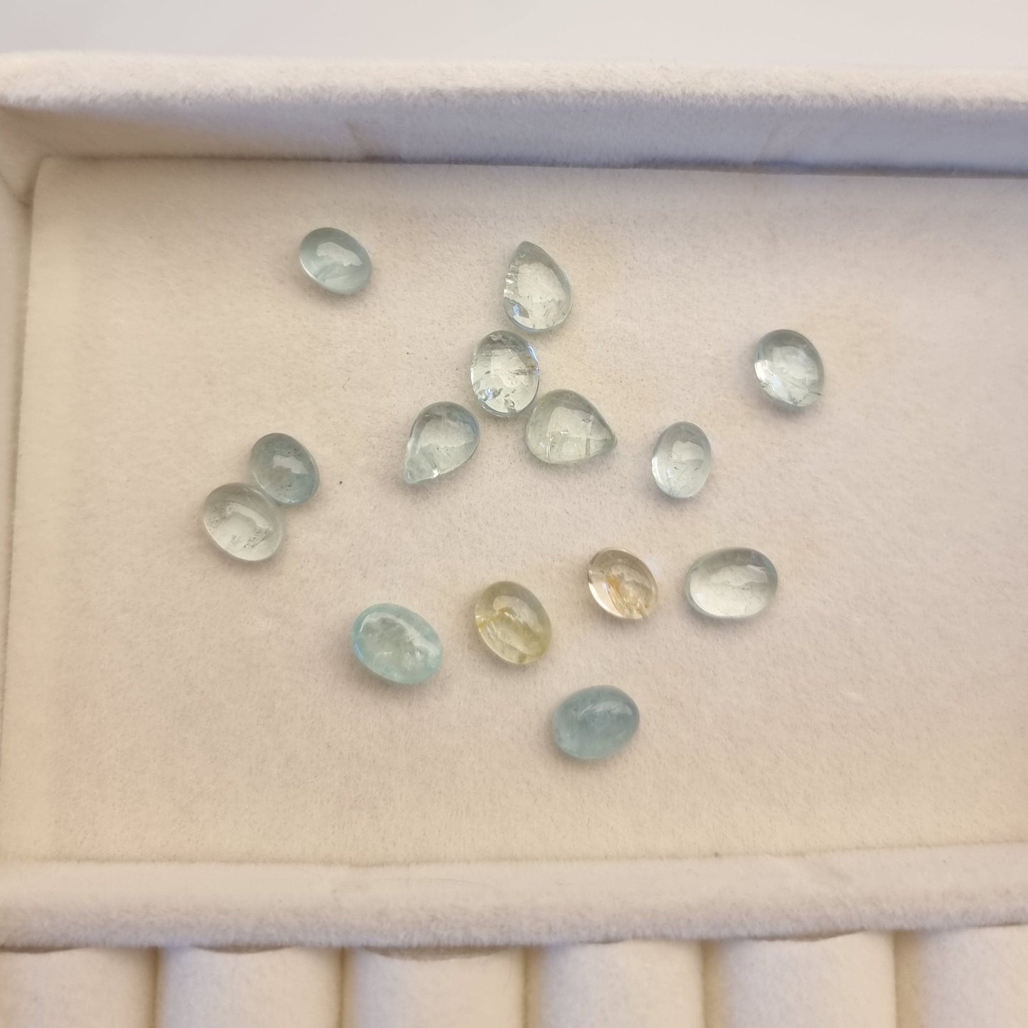 Aquamarin cabochon
