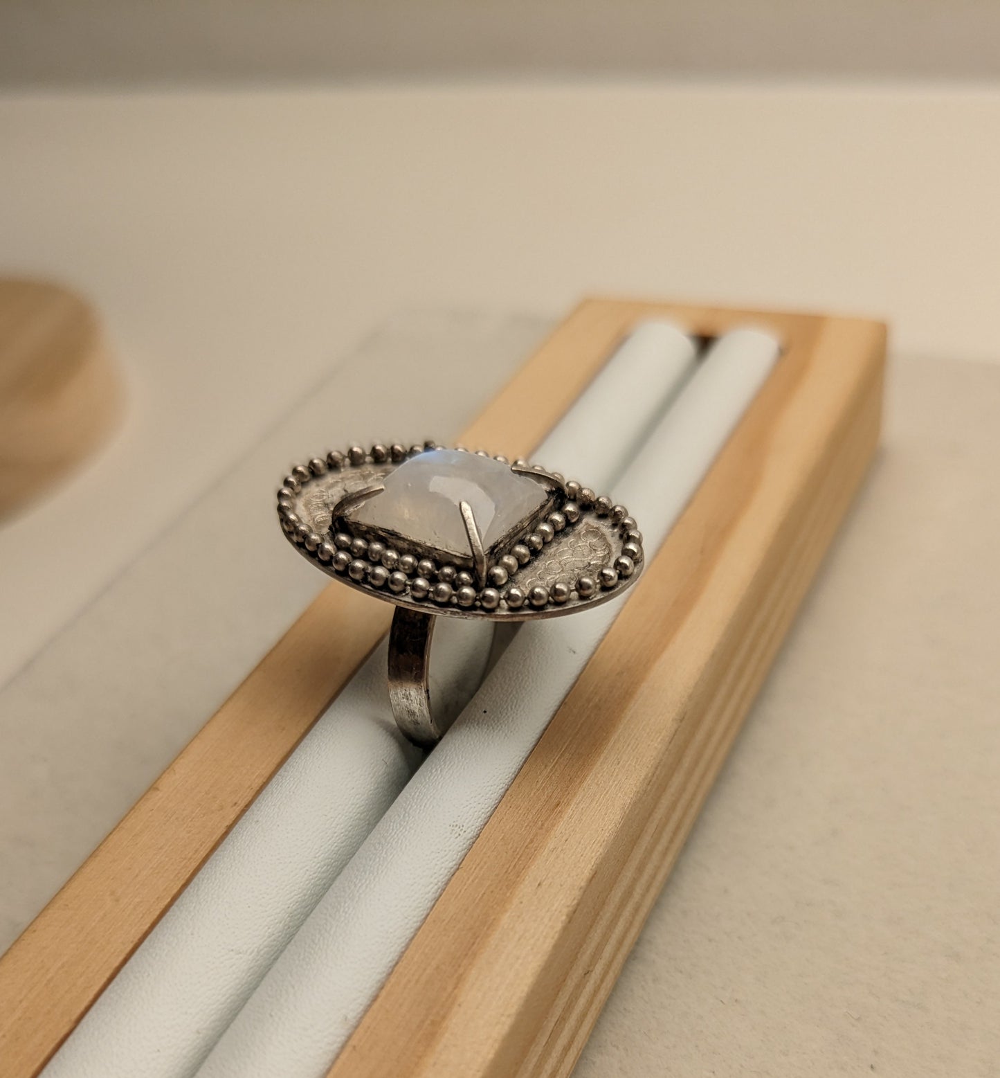 Månesten statement ring