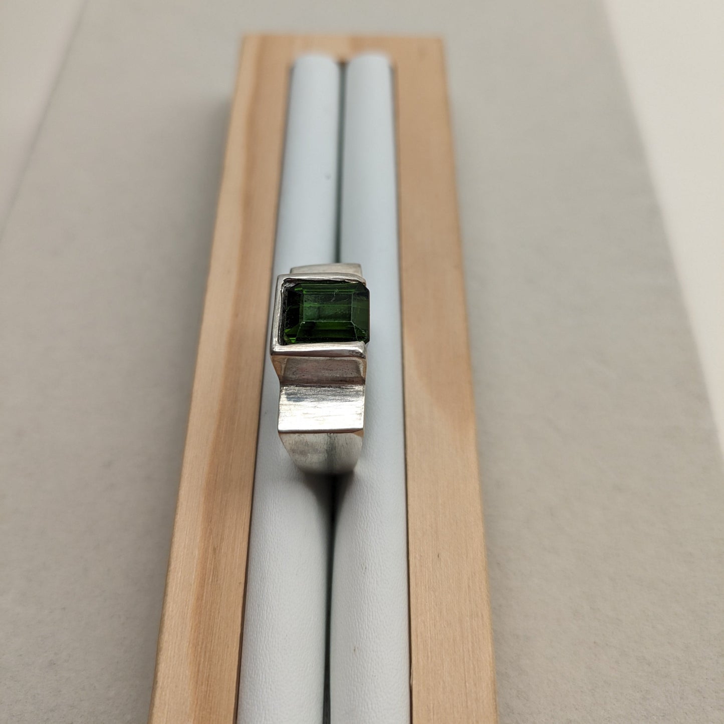 Signatur ring, turmalin med rapport