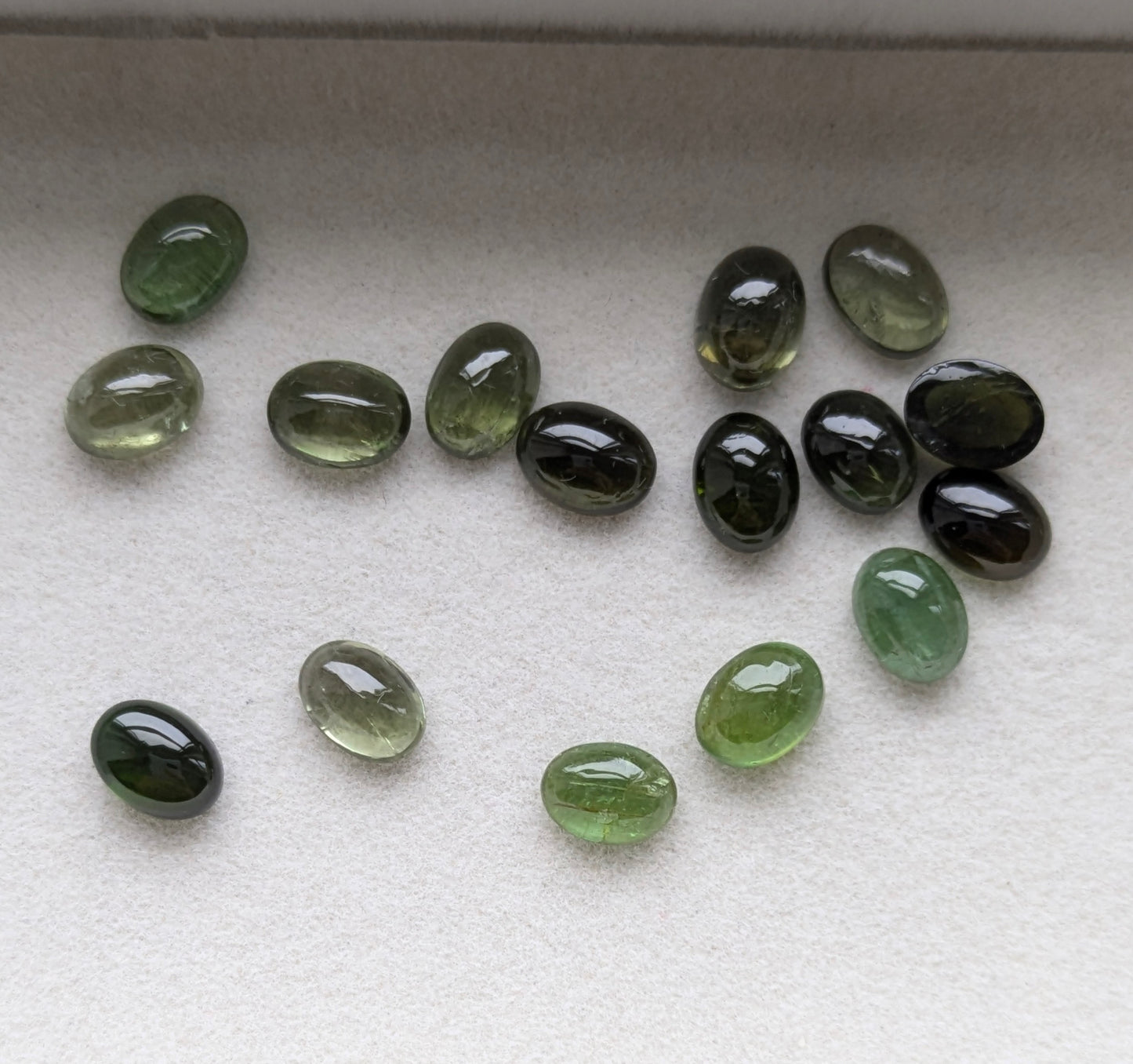 Turmalin cabochon