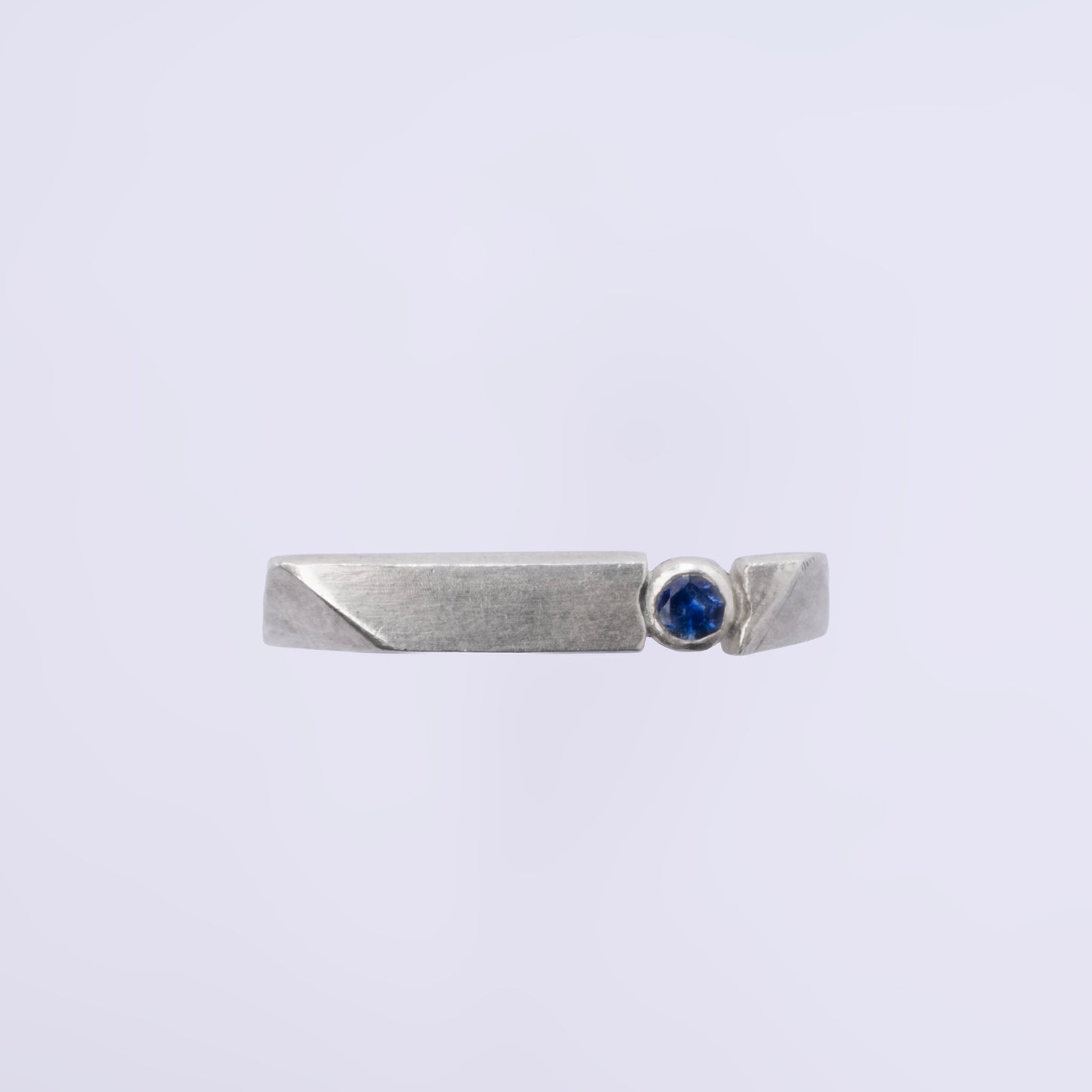 Blueme ring m. Safir