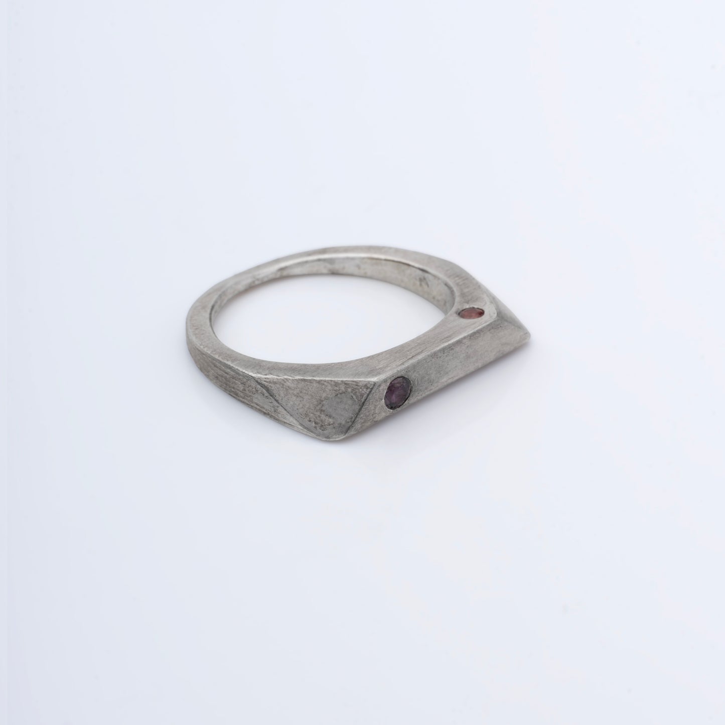 Blueme ring m. Spinel
