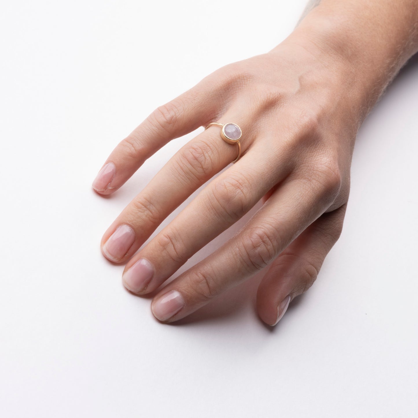 Dome 8k Guld ring- Sart Lavendel safir str. 54