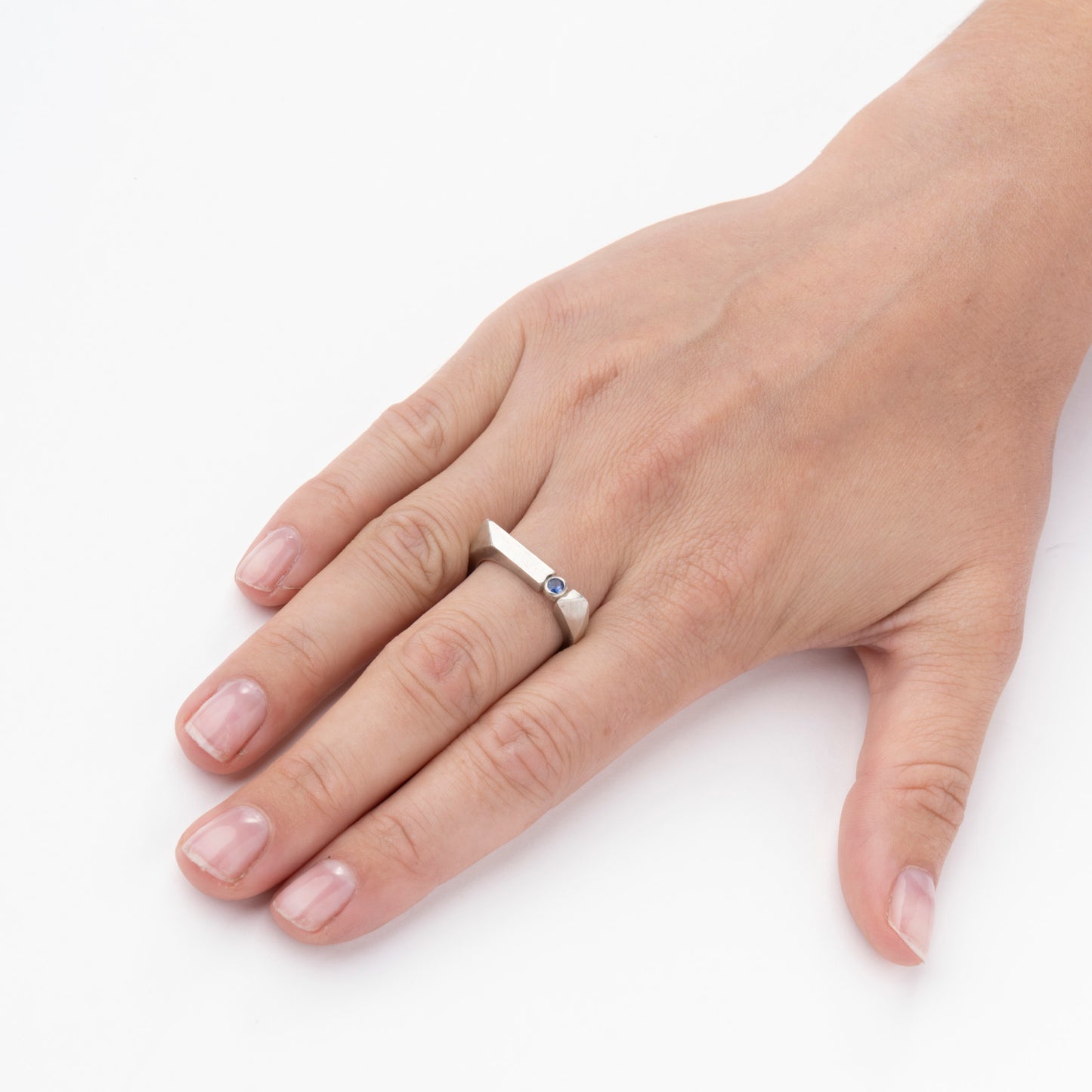 Blueme ring m. Safir