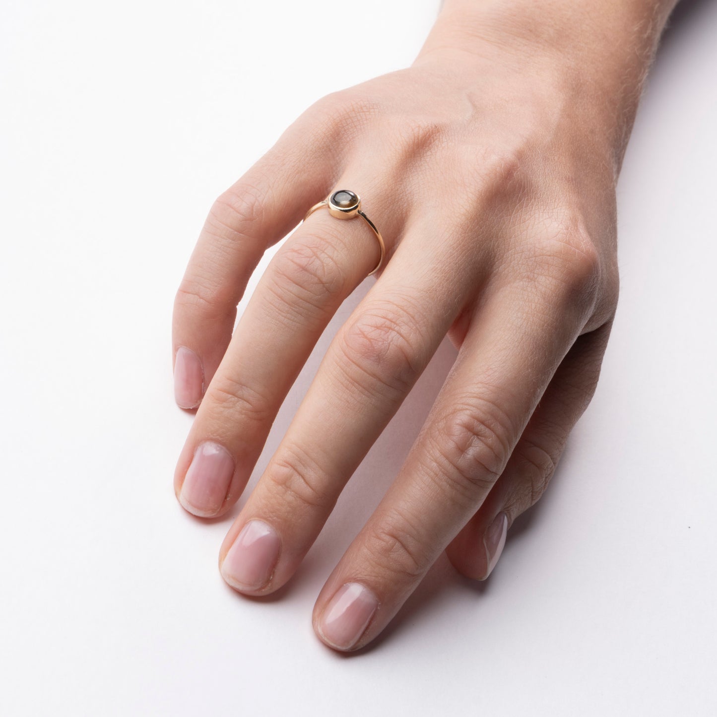 Dome 8k Guld ring- Gøn/brunlig safir str.54,5.