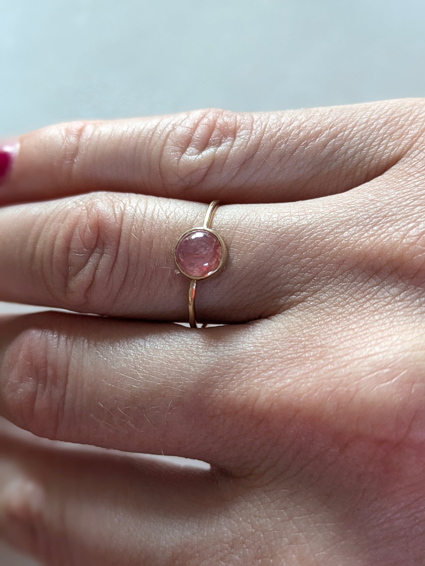 Dome 8k Guld ring- Lyserød safir str.54